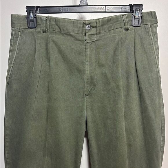 Versatile Green Chinos with Classic Straight-Leg - Picture 2 of 10